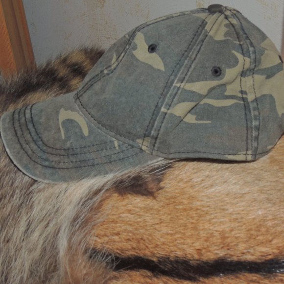 NWOT - Unisex Generic Camouflage Baseball Cap - Picture 1 of 5